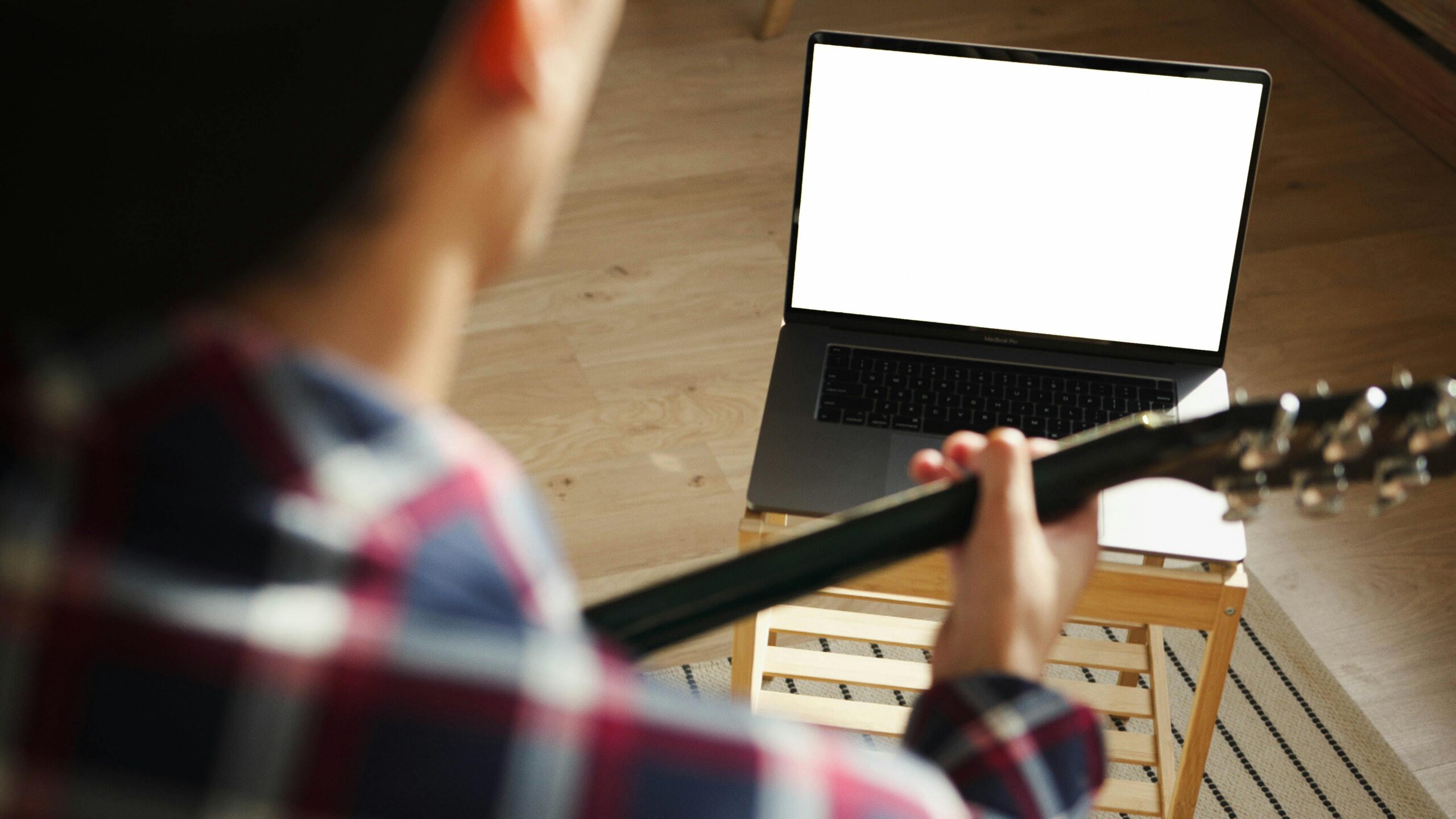 Scrittura brani inediti in Umbria o Online